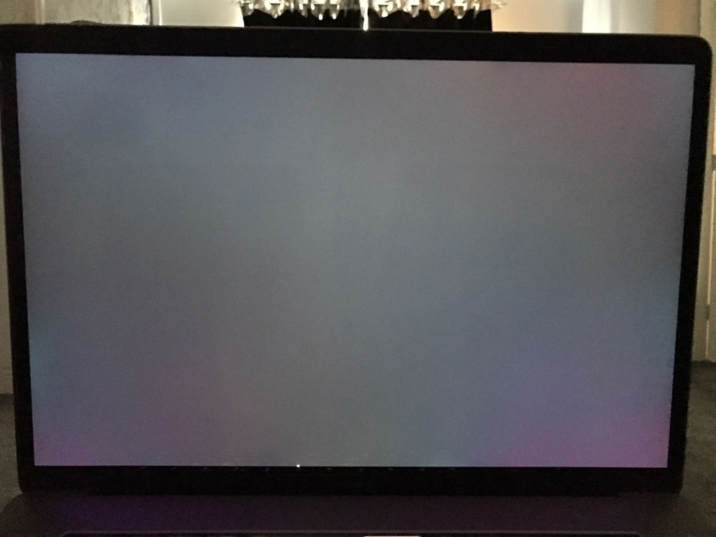 Dấu Hiệu Nhận Biết Viền Màn Hình MacBook Bị Hồng
